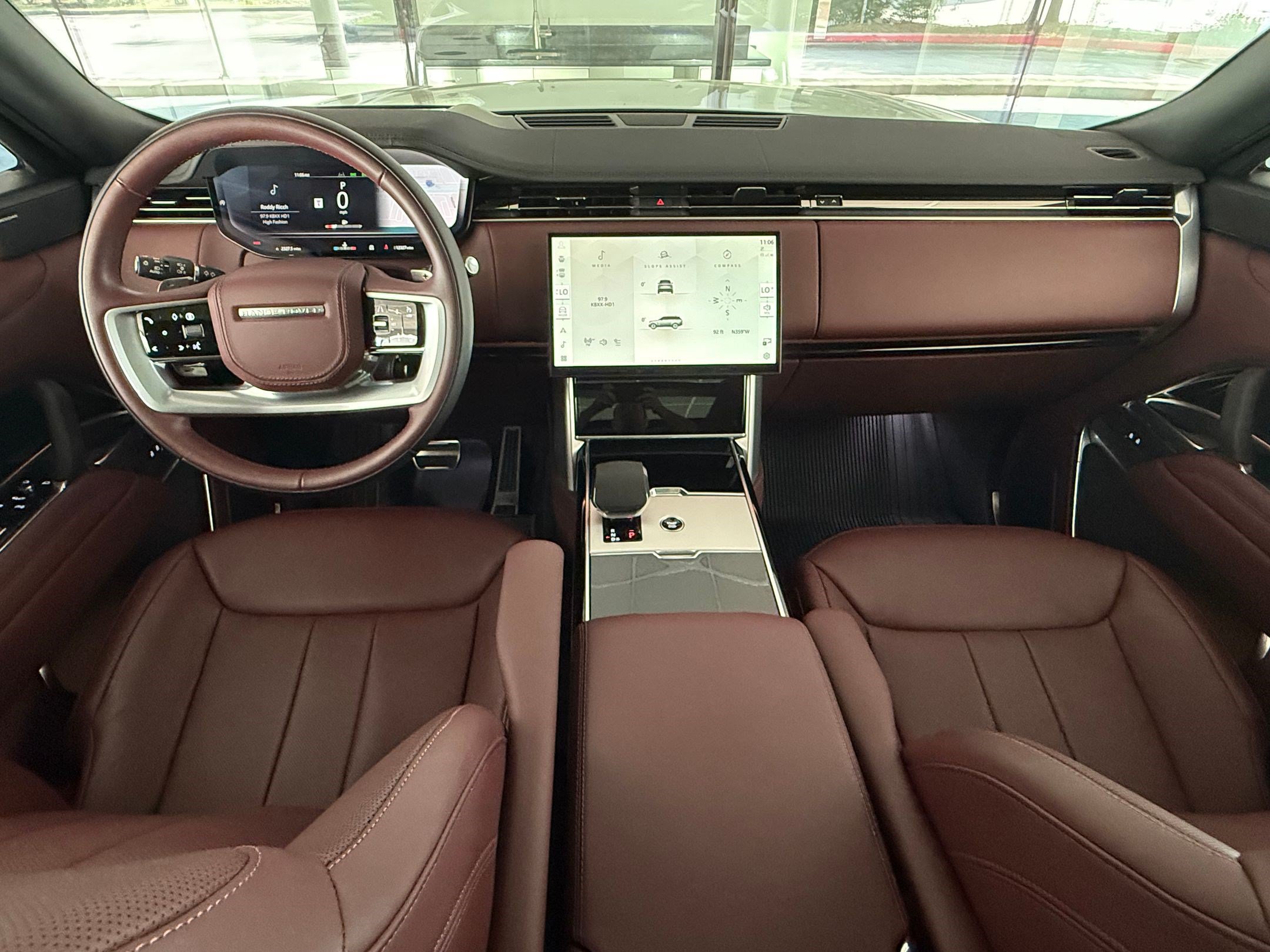 Certified 2025 Land Rover Range Rover SE AWD/4WD image 15