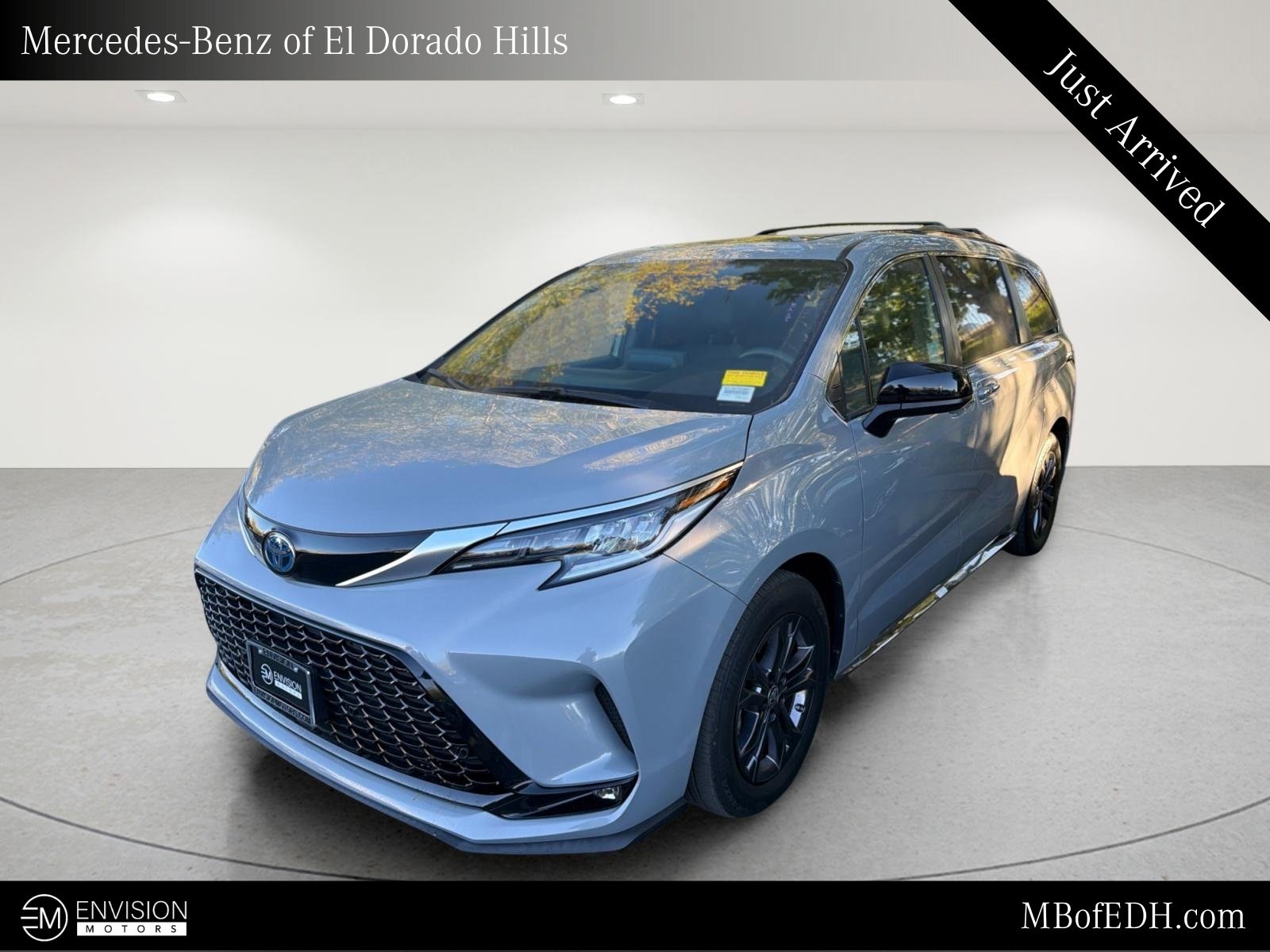 Used 2024 Toyota Sienna XSE w/ XSE Plus Package AWD/4WD image 1