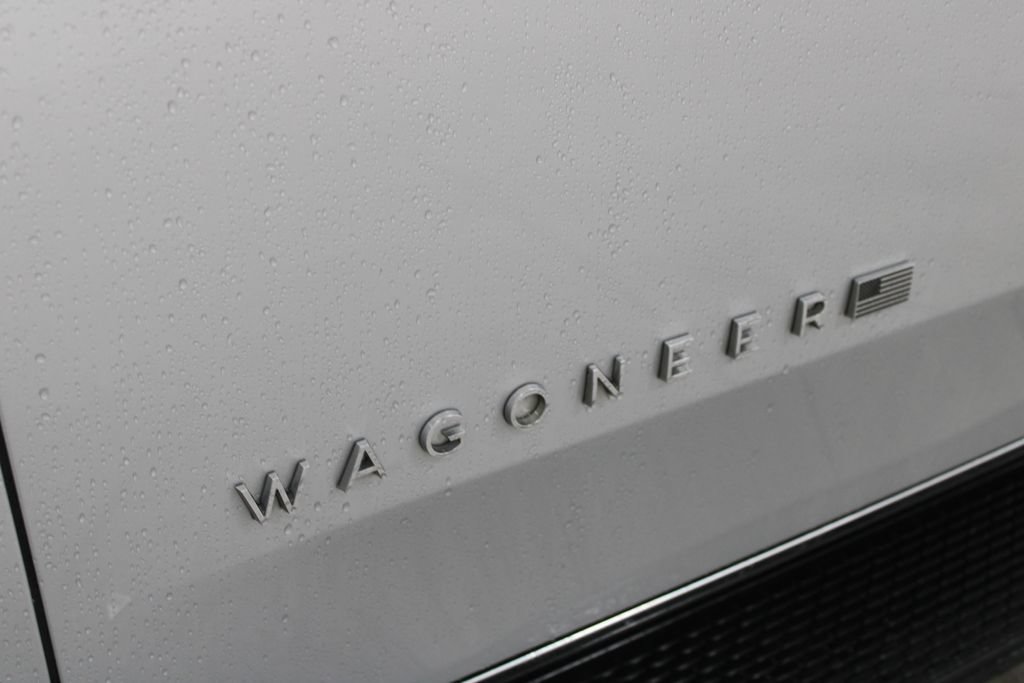 Used 2023 Jeep Wagoneer L Series III w/ Preferred Equipment Group AWD/4WD image 14