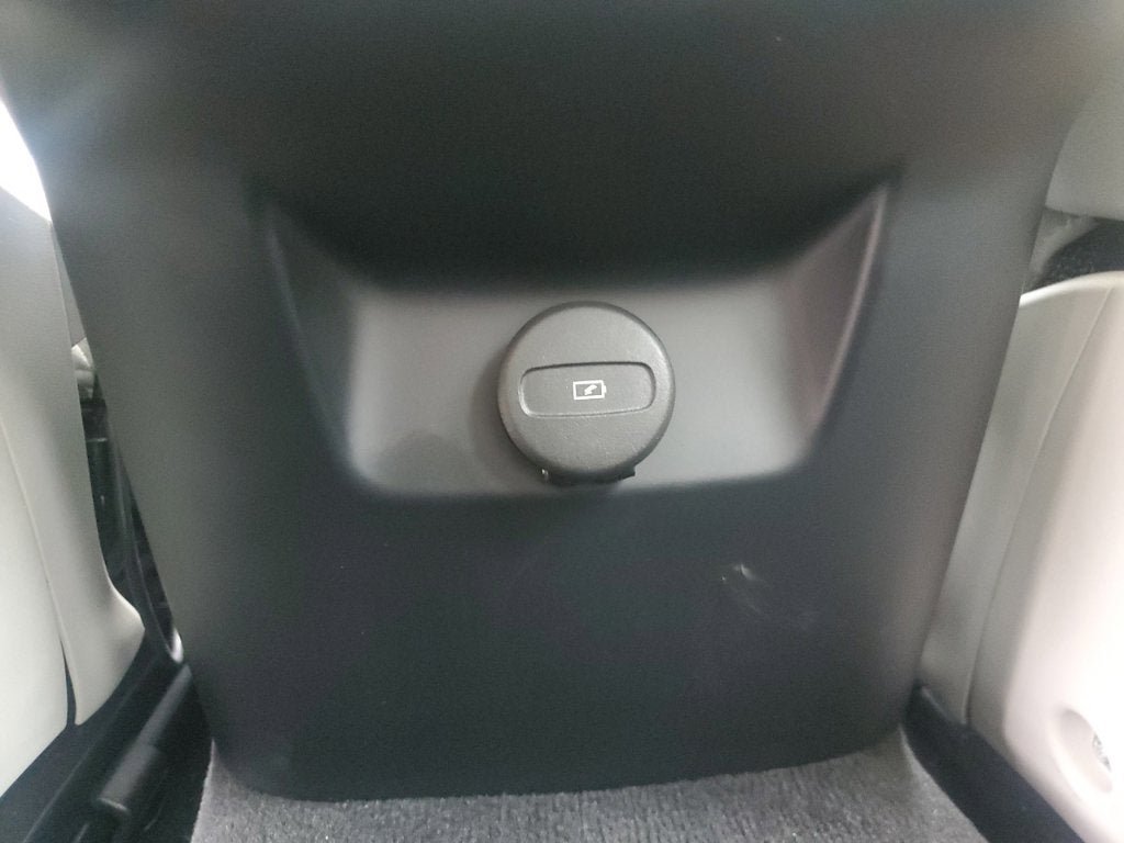 Used 2023 Volvo XC60 B5 Plus FWD image 37