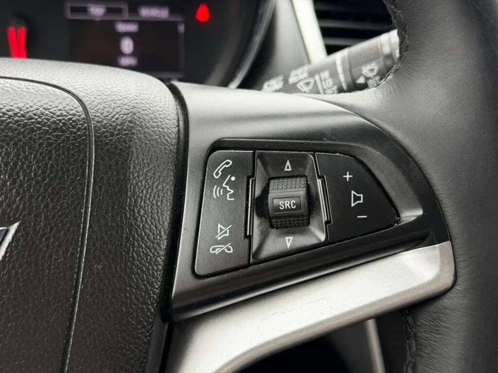 Used 2018 Chevrolet Trax LT w/ LT Convenience Package image 14