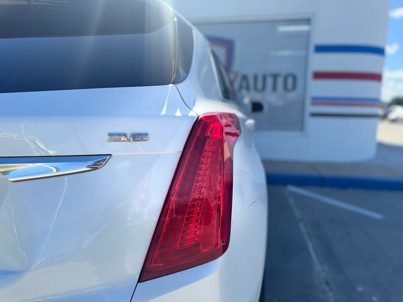 Used 2018 Cadillac XT5 Luxury w/ Driver Awareness Package image 29