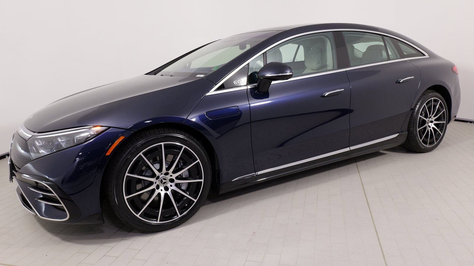 Used 2024 Mercedes-Benz EQS 580 4MATIC Sedan image 4