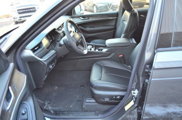 New 2025 Jeep Grand Cherokee Limited image 14