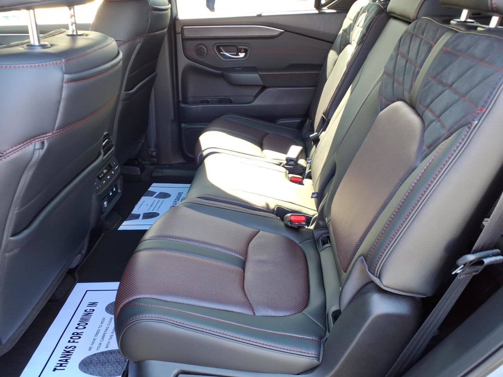 New 2026 Honda Pilot Black Edition image 7