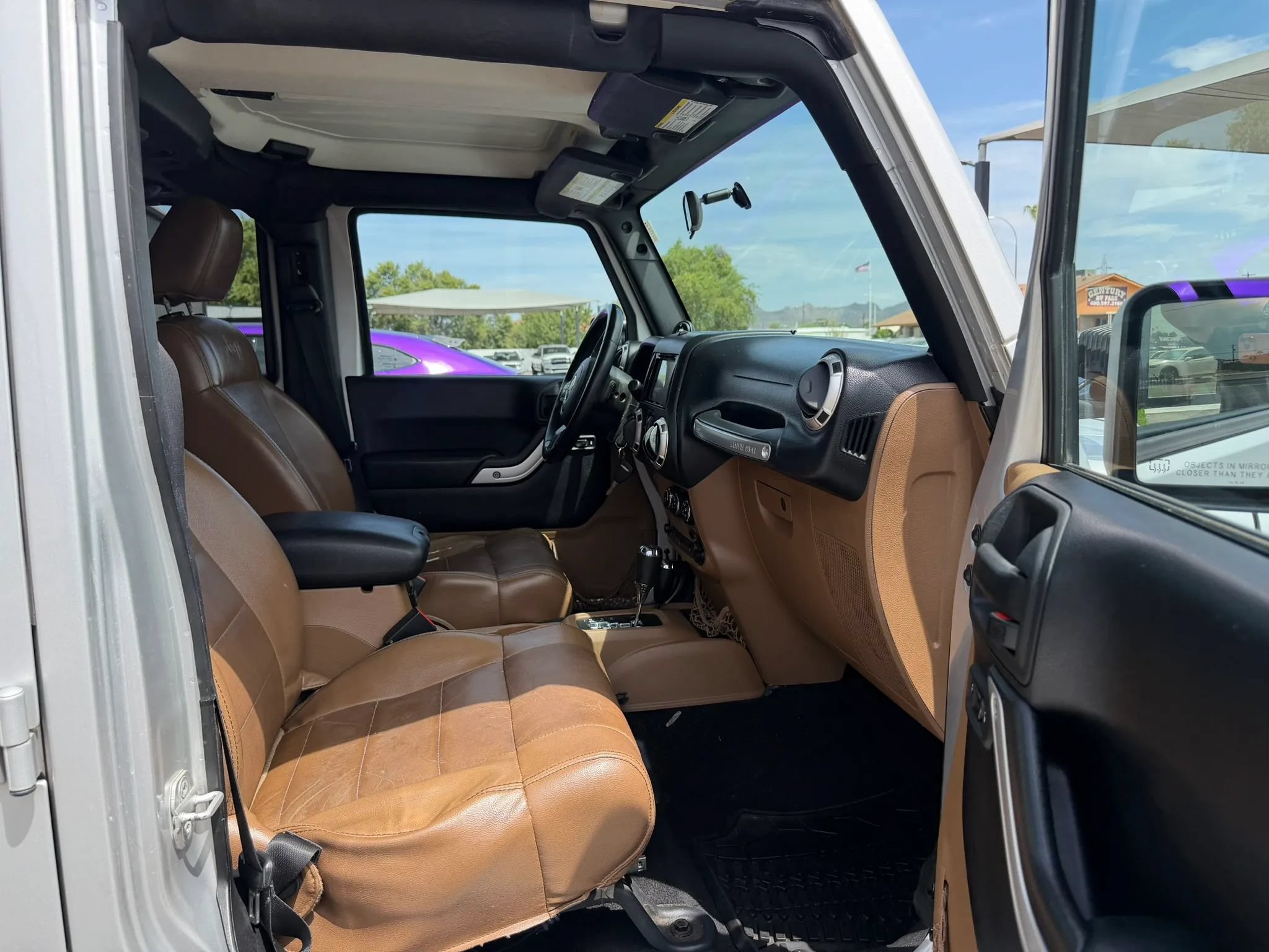 Used 2012 Jeep Wrangler Unlimited Sahara w/ Connectivity Group AWD/4WD image 28