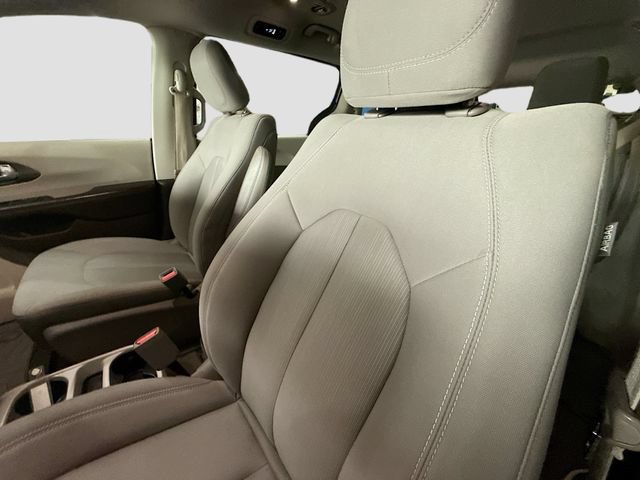 Used 2017 Chrysler Pacifica LX FWD image 19