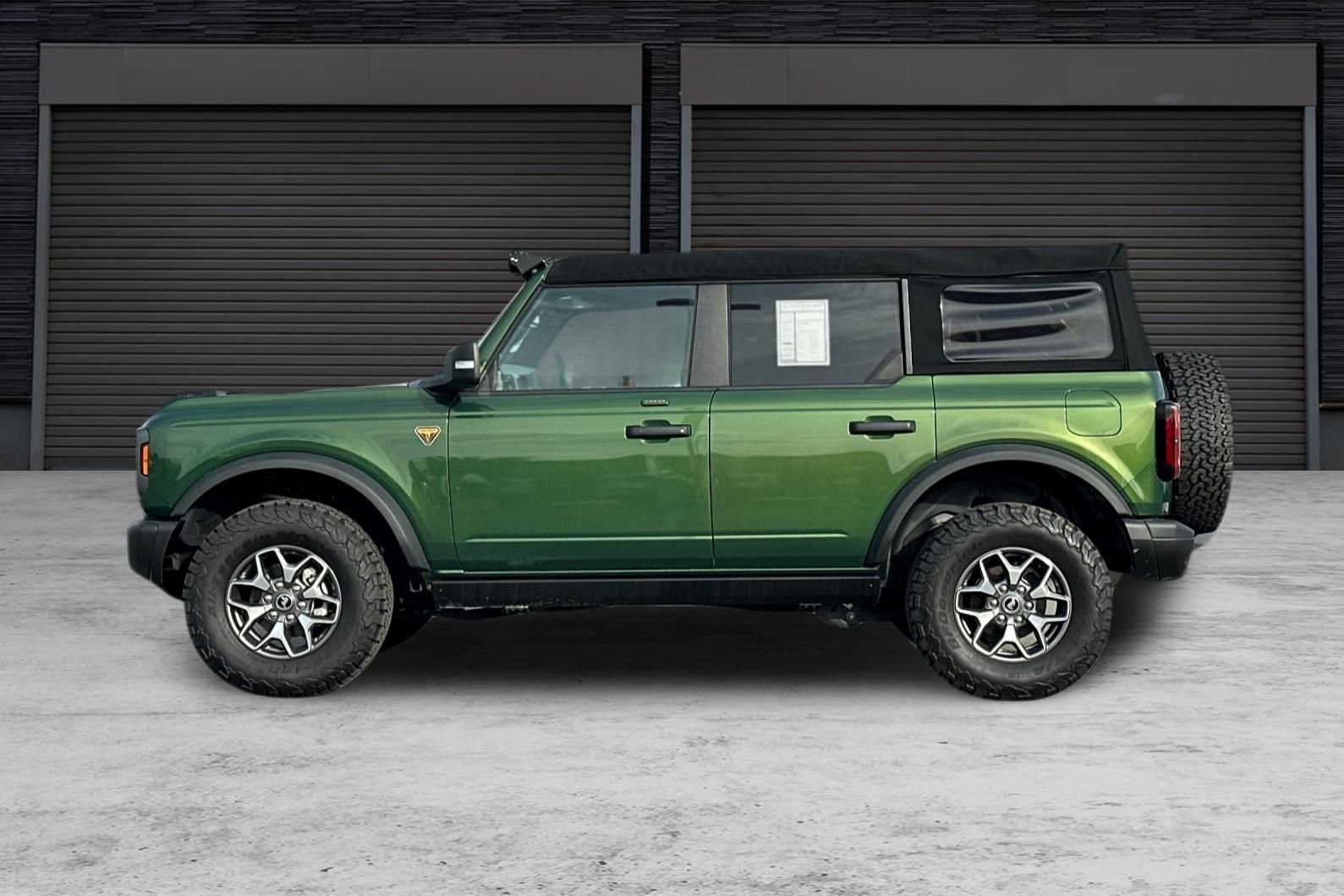 Used 2023 Ford Bronco Badlands image 7