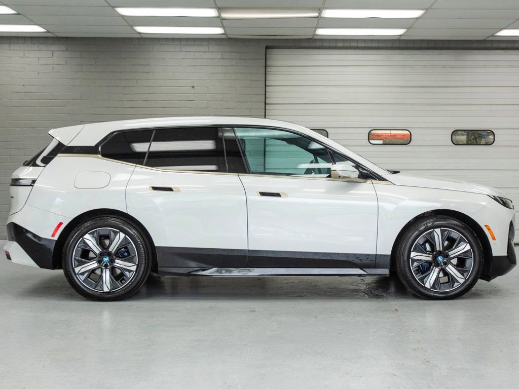 Used 2023 BMW iX xDrive50 w/ Premium Package AWD/4WD image 3