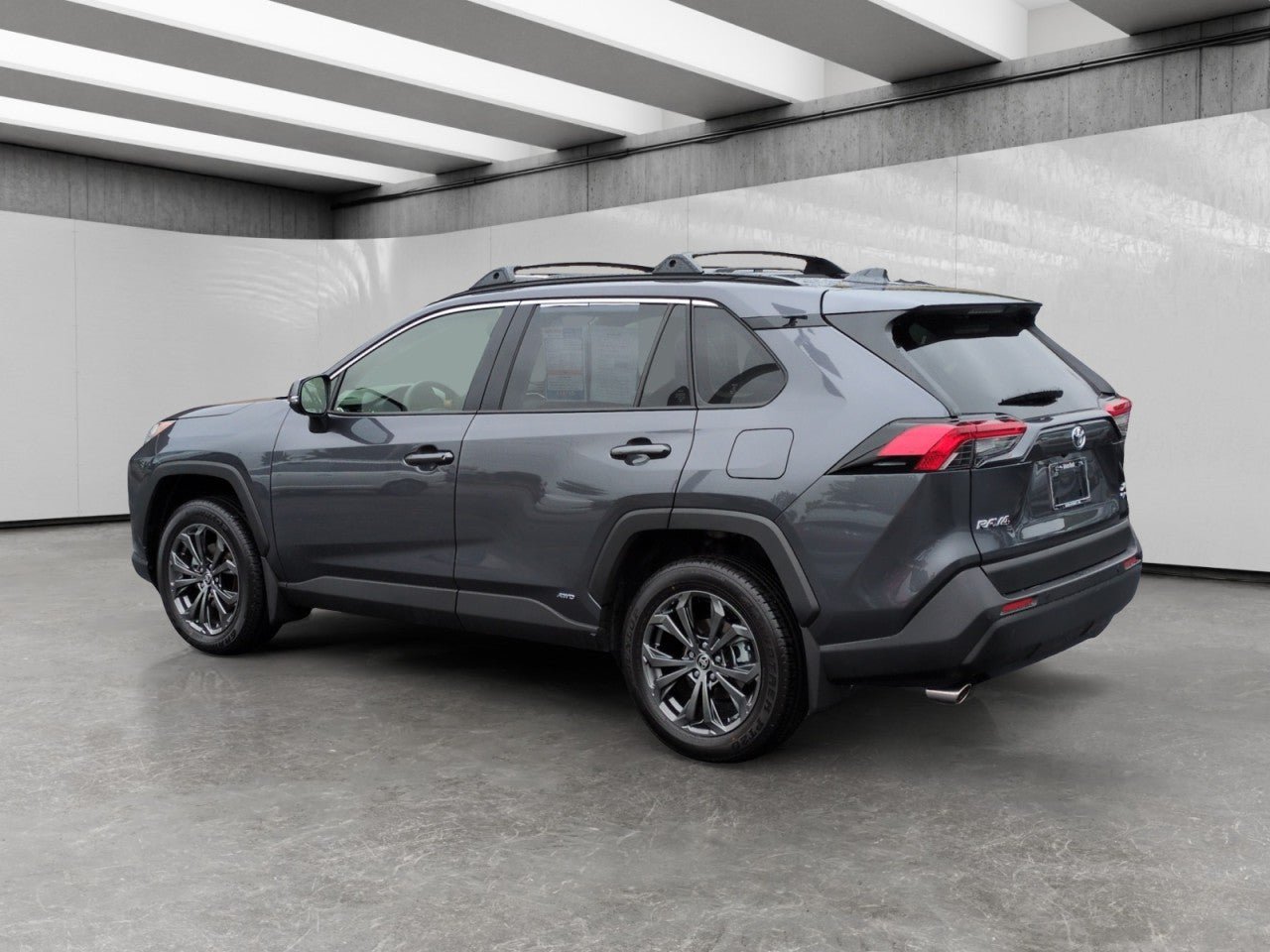 Used 2025 Toyota RAV4 XLE Premium w/ Weather Package AWD/4WD image 5