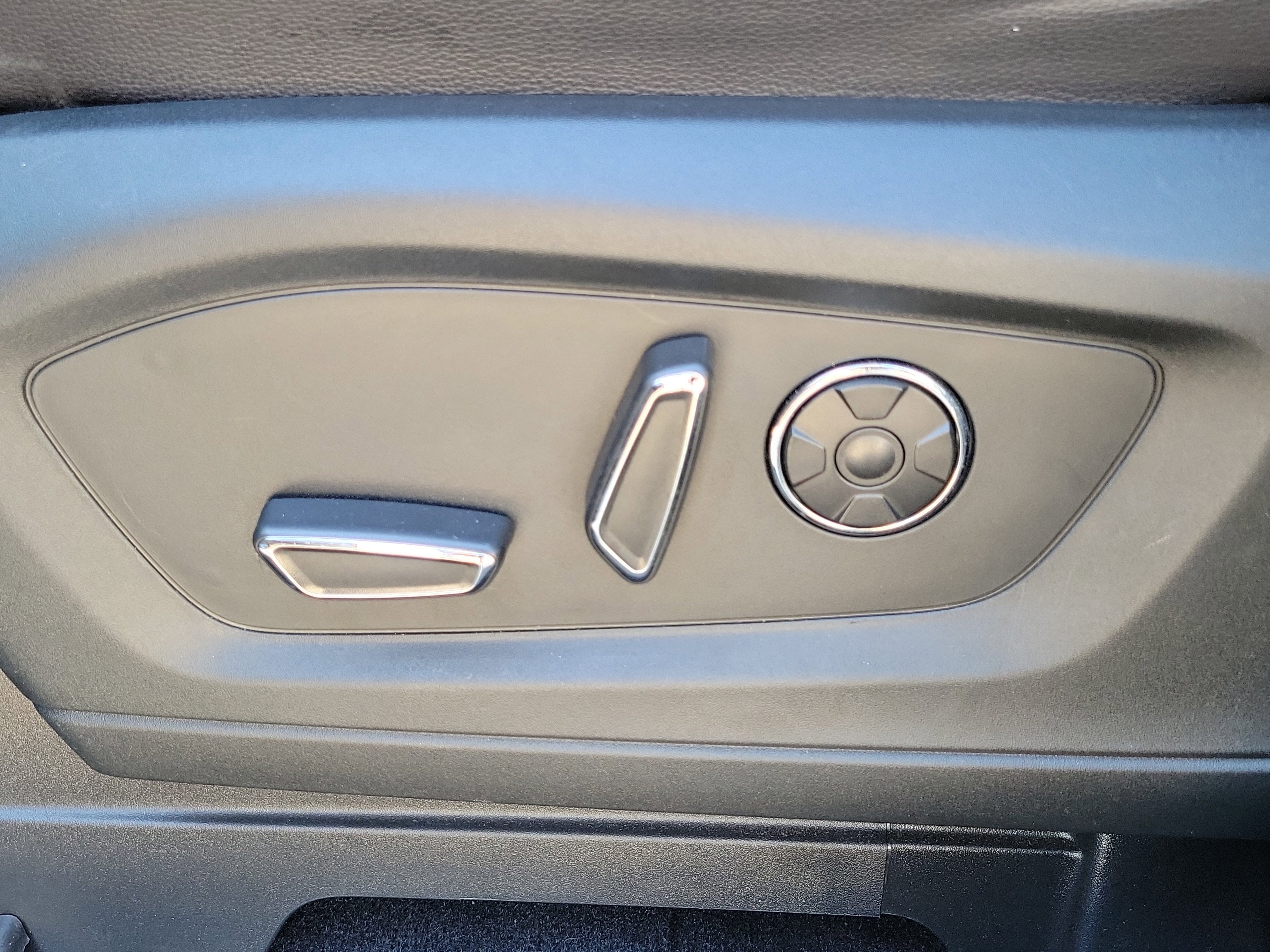 Used 2020 Ford Explorer ST w/ ST Street Pack image 24