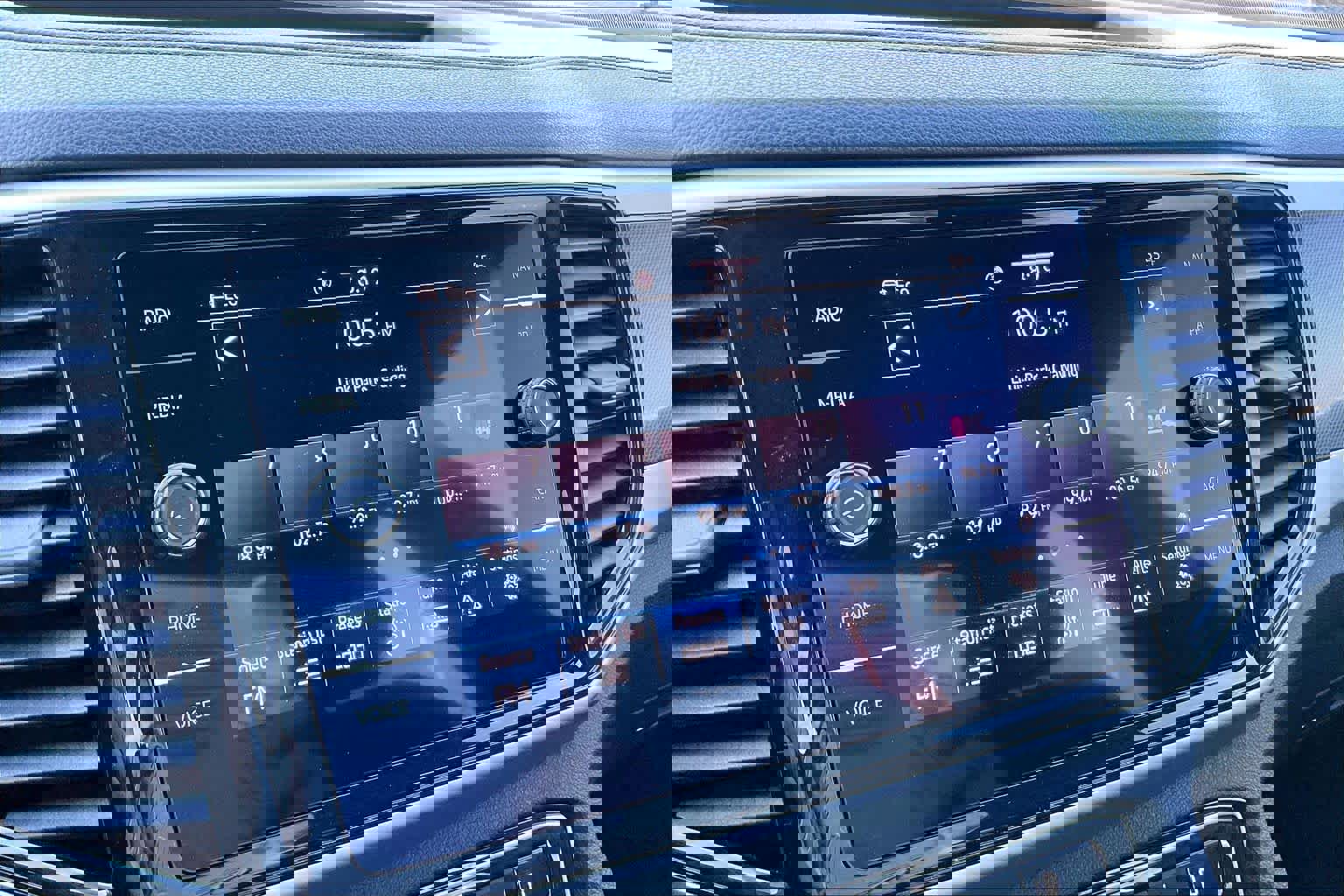 Used 2022 Volkswagen Atlas SEL Premium image 32