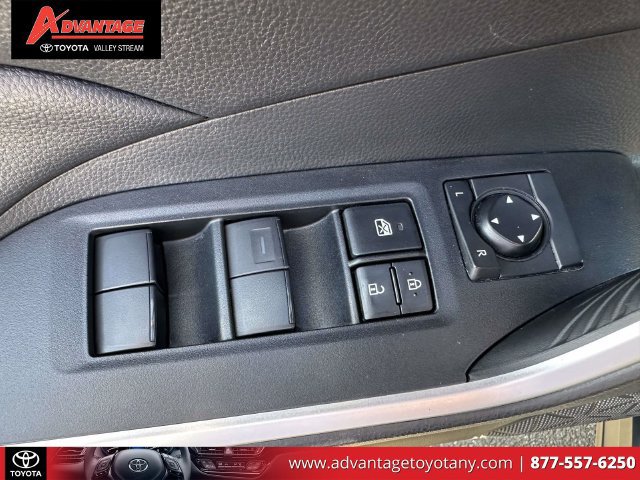 Used 2021 Toyota RAV4 LE AWD/4WD image 22