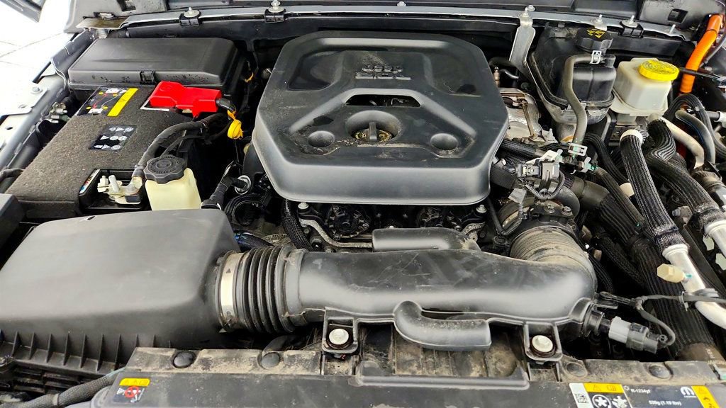 Used 2023 Jeep Wrangler Unlimited Sahara AWD/4WD image 27
