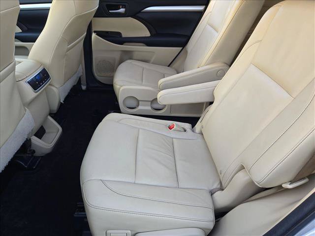 Used 2016 Toyota Highlander XLE FWD image 19