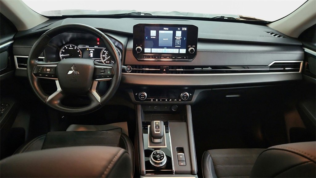 Used 2024 Mitsubishi Outlander SE image 17