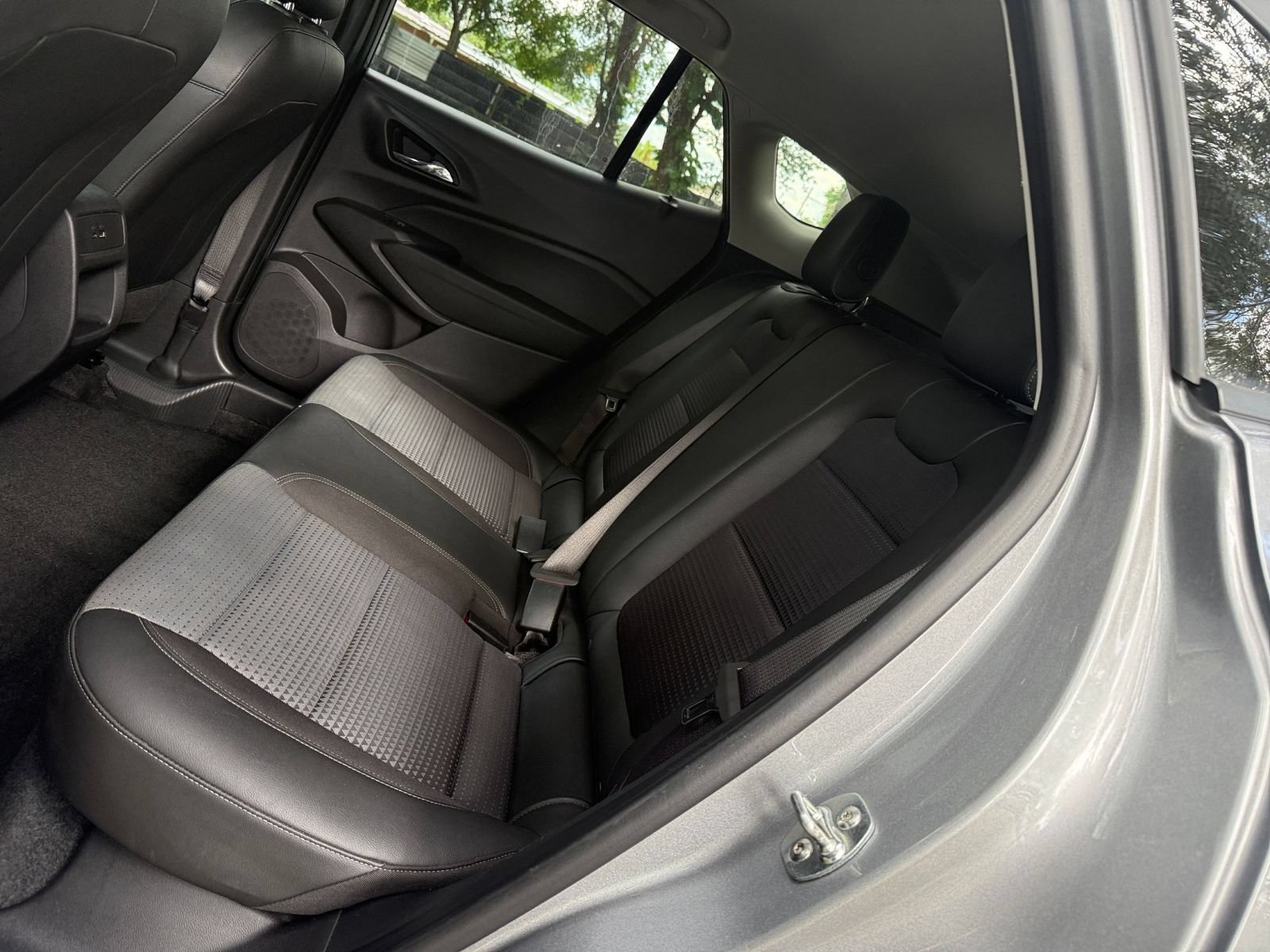 Used 2025 Chevrolet Trax LT FWD image 21