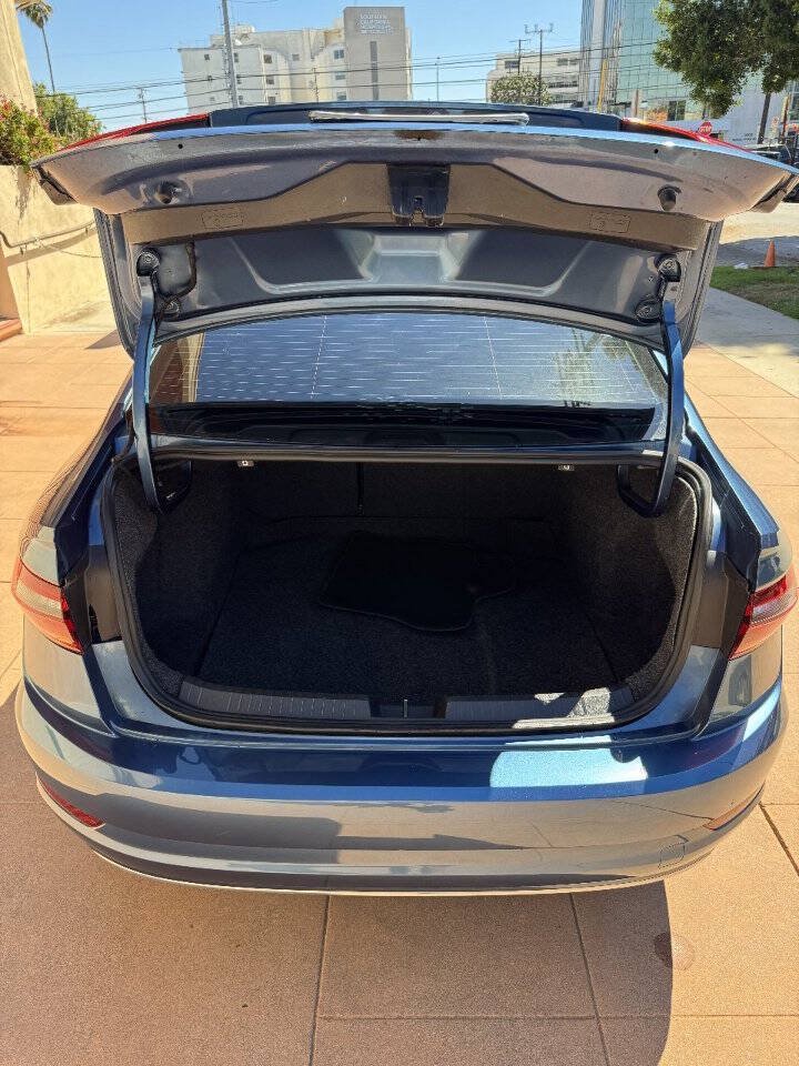 Used 2019 Volkswagen Jetta R-Line FWD image 12