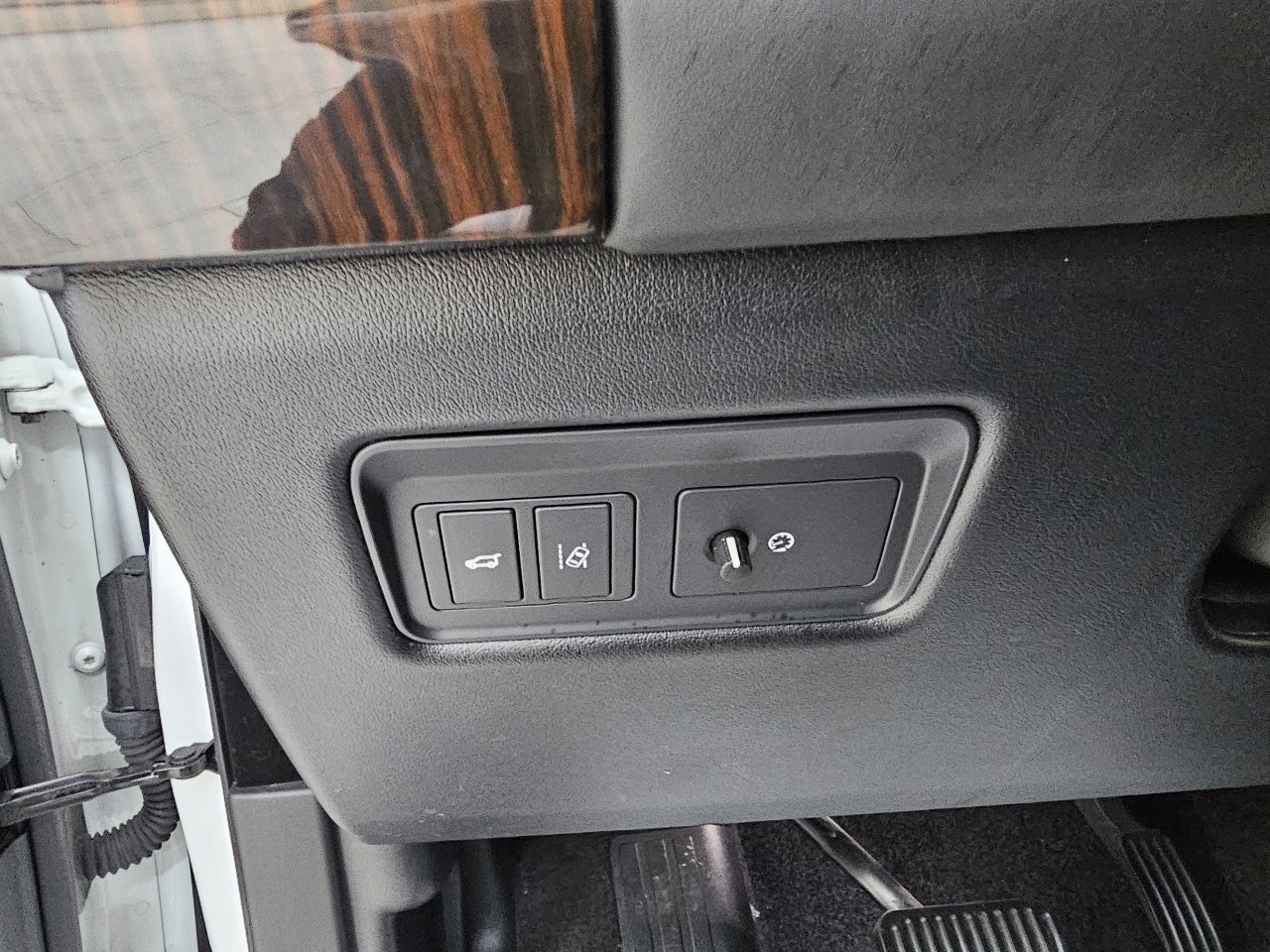 Used 2016 Land Rover Range Rover HSE image 38