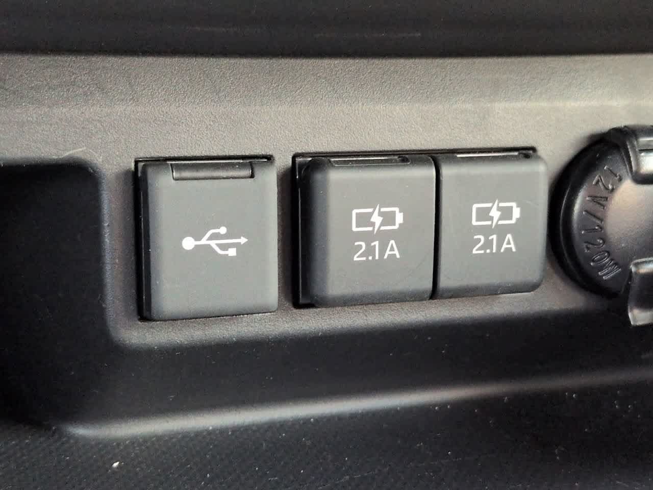 Certified 2021 Toyota Highlander XLE FWD image 22