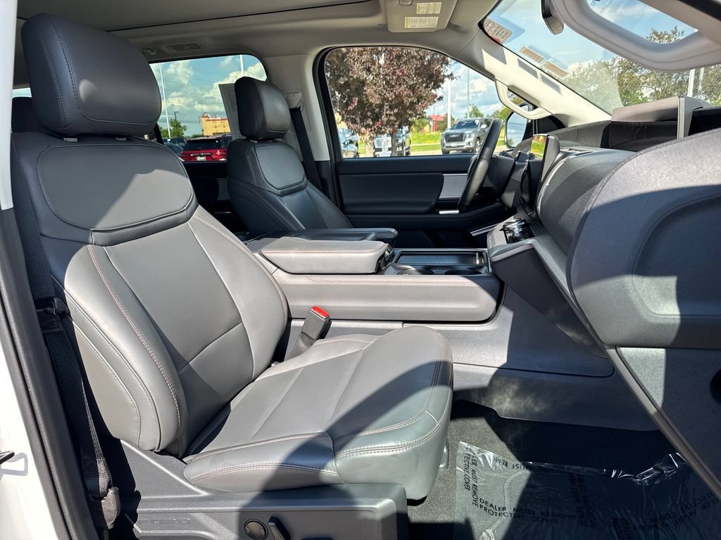 Used 2025 Ford Expedition Active AWD/4WD image 41
