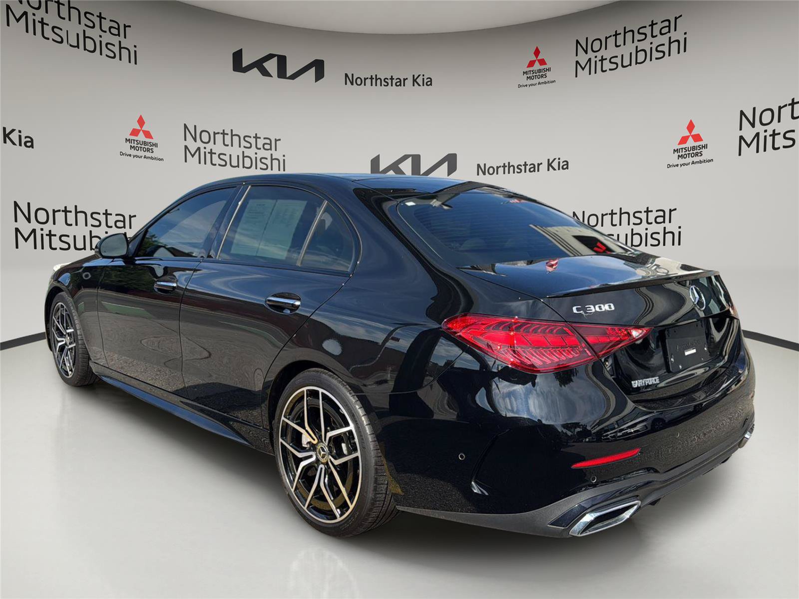 Used 2023 Mercedes-Benz C 300 Sedan image 4