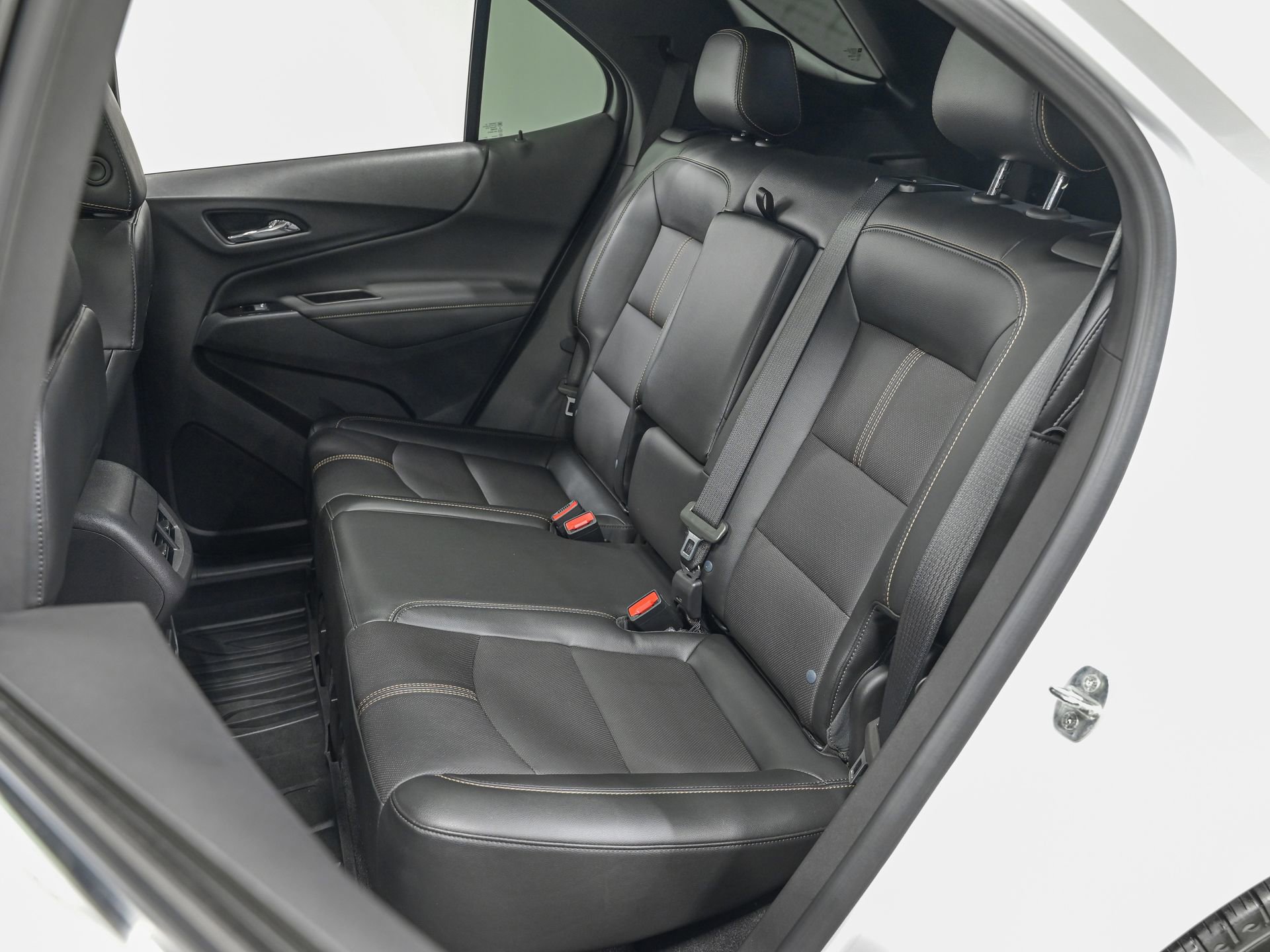 Used 2023 Chevrolet Equinox Premier FWD image 28