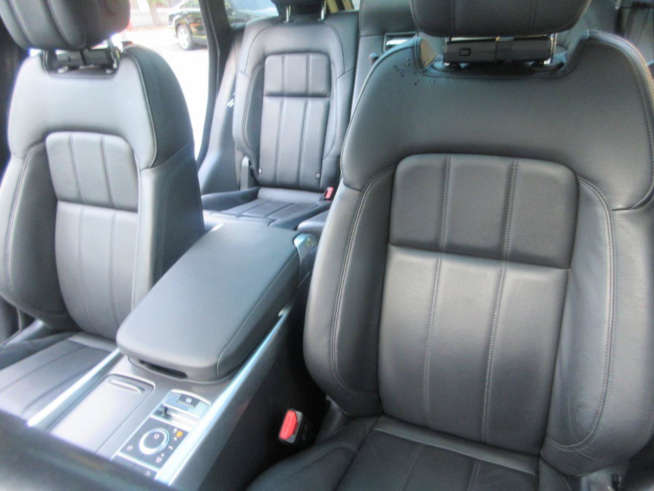 Used 2020 Land Rover Range Rover Sport SE AWD/4WD image 15