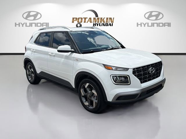 Certified 2024 Hyundai Venue Limited FWD image 3