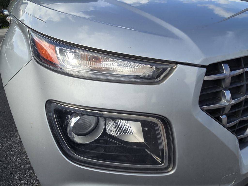 Used 2020 Hyundai Venue SEL image 11