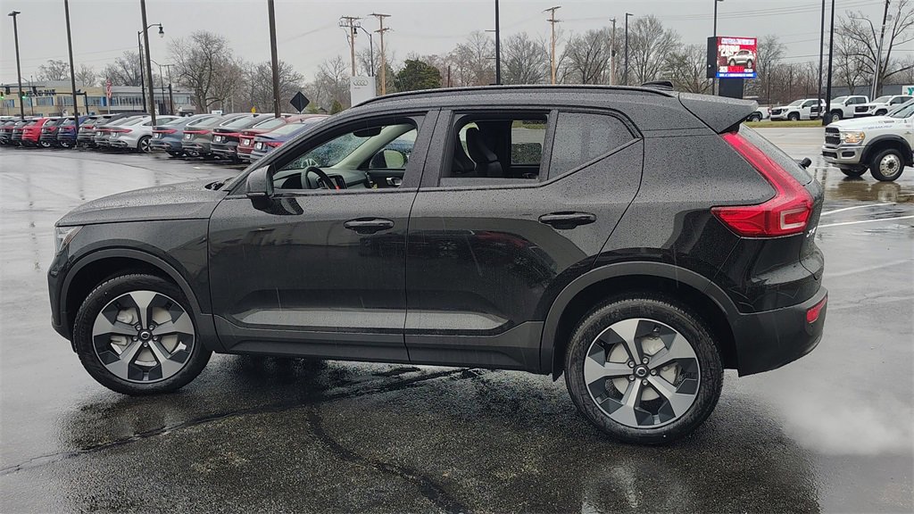 New 2026 Volvo XC40 B5 Core w/ Climate Package image 5