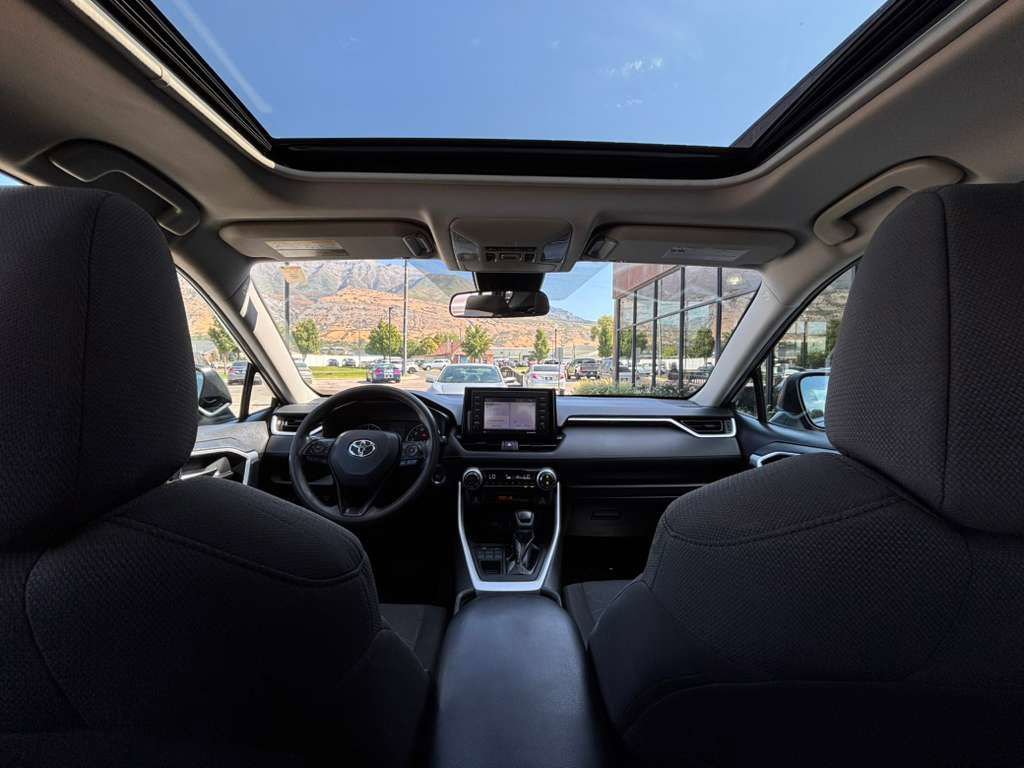 Used 2021 Toyota RAV4 XLE image 25