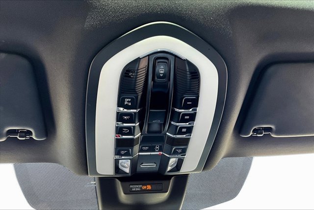 Used 2024 Porsche Macan image 15