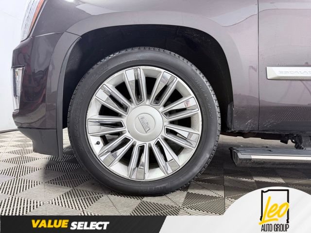 Used 2016 Cadillac Escalade Platinum AWD/4WD image 23