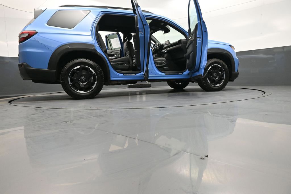 Used 2025 Honda Pilot TrailSport image 50