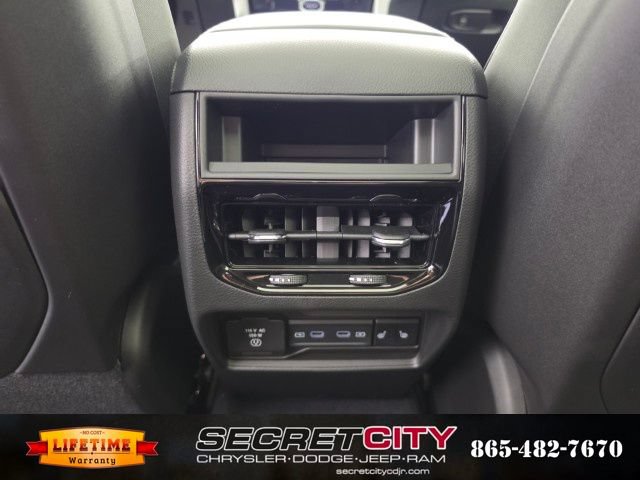 New 2026 Jeep Grand Cherokee Limited w/ Limited Altitude Package AWD/4WD image 30