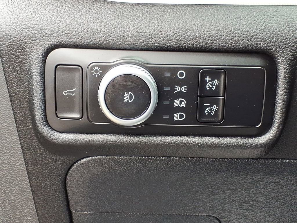 Used 2023 Ford Explorer XLT w/ Equipment Group 202A AWD/4WD image 15