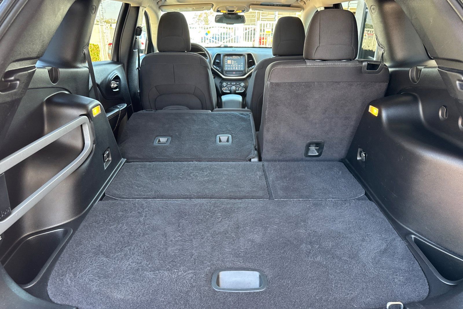 Used 2015 Jeep Cherokee Latitude w/ Comfort/Convenience Group image 14