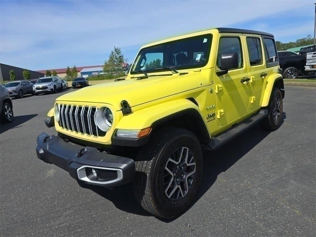 Used 2024 Jeep Wrangler Sahara image 9