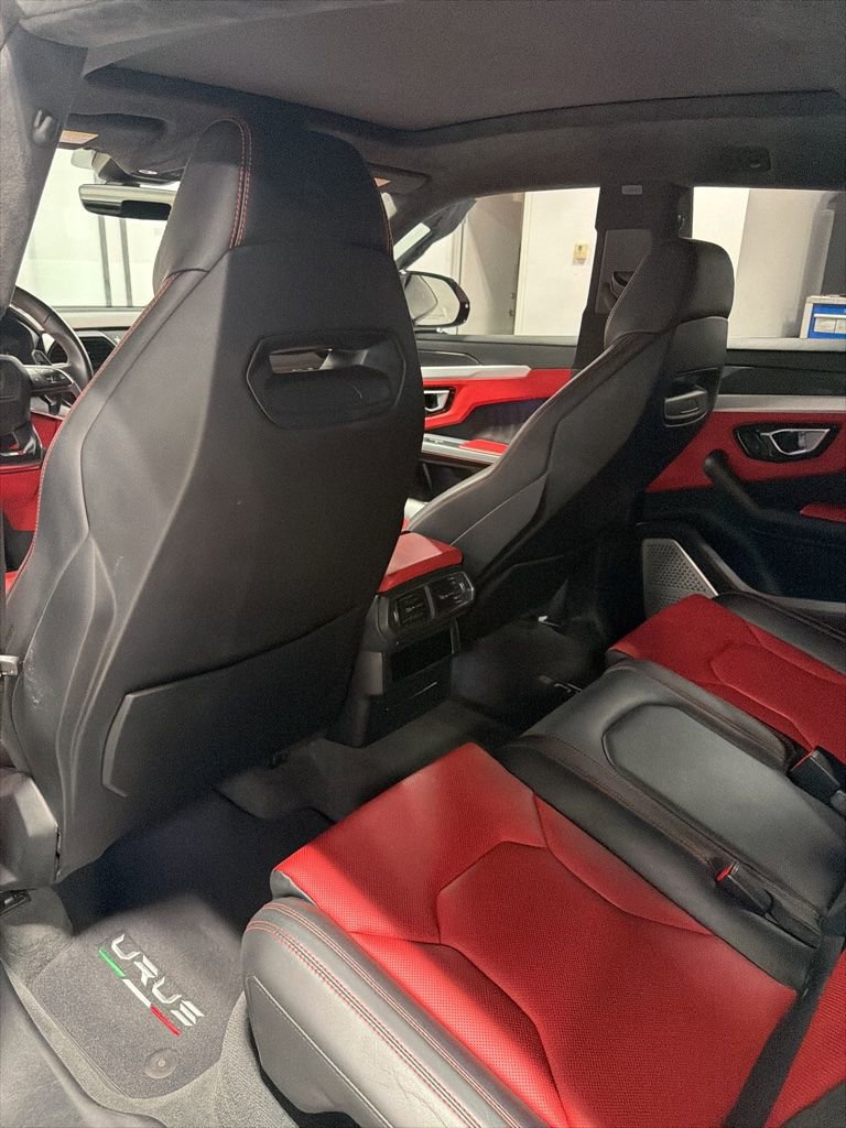 Used 2020 Lamborghini Urus AWD/4WD image 11