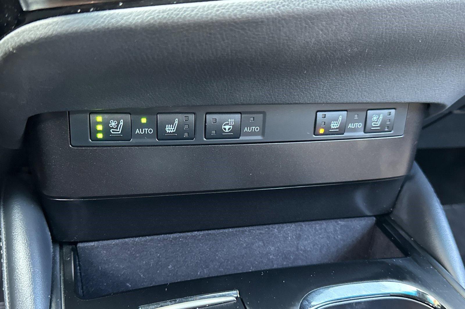 Used 2025 Lexus ES 300h w/ Premium Package image 38