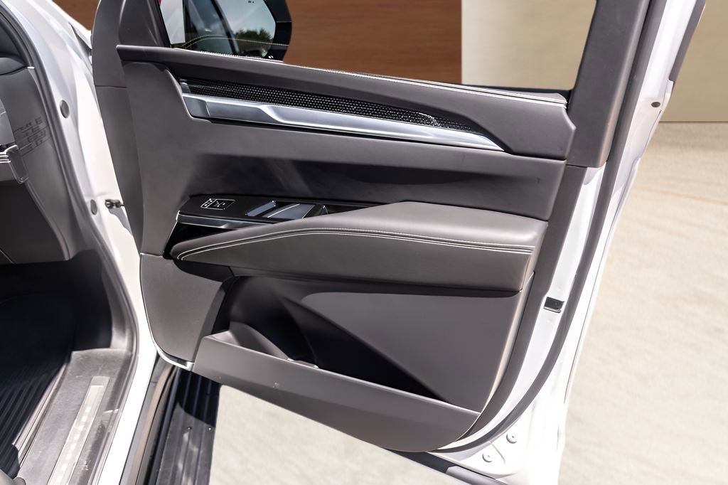 Certified 2025 Cadillac Escalade V AWD/4WD image 31