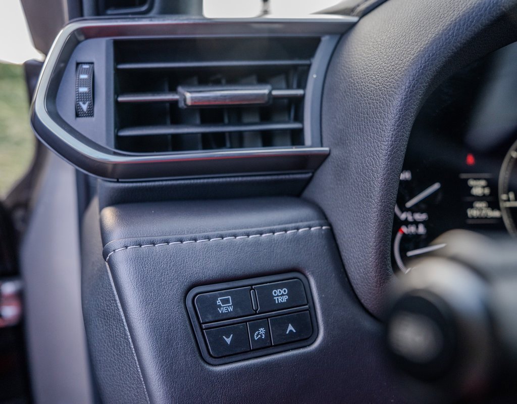 Used 2023 Lexus LX 600 4WD w/ Luxury Package image 8