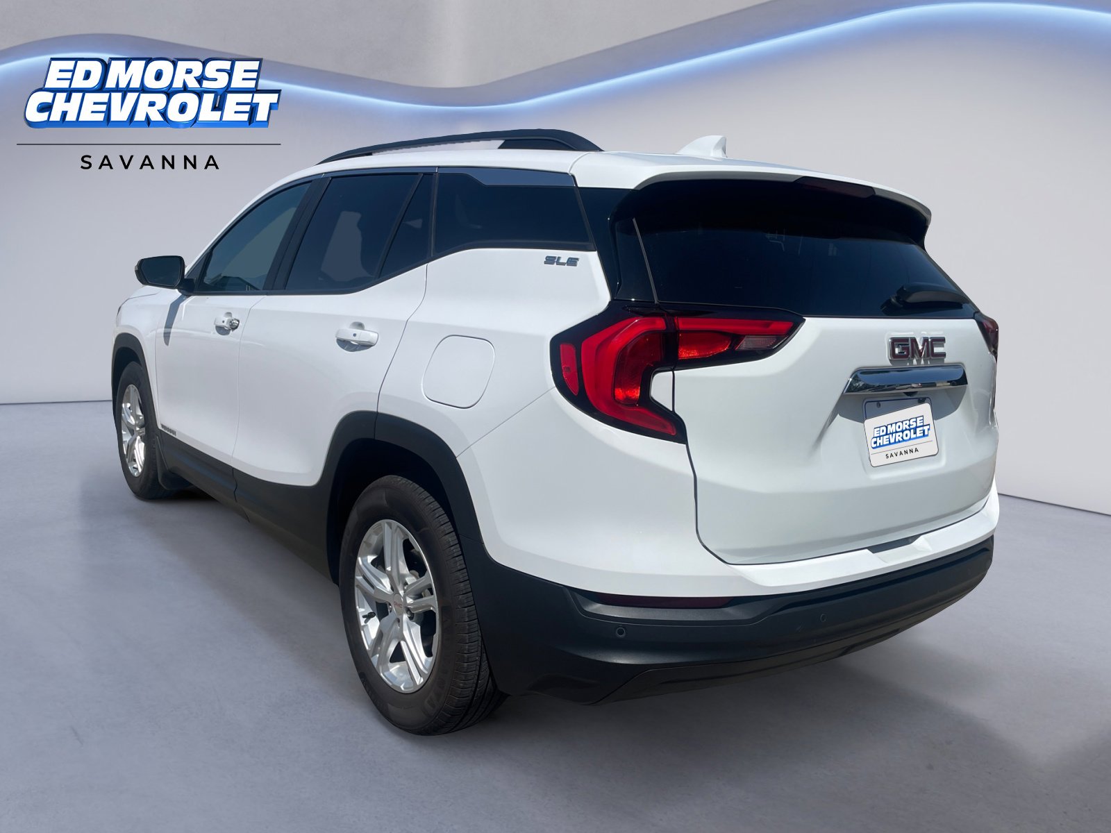 Used 2021 GMC Terrain SLE w/ Driver Convenience Package FWD image 3