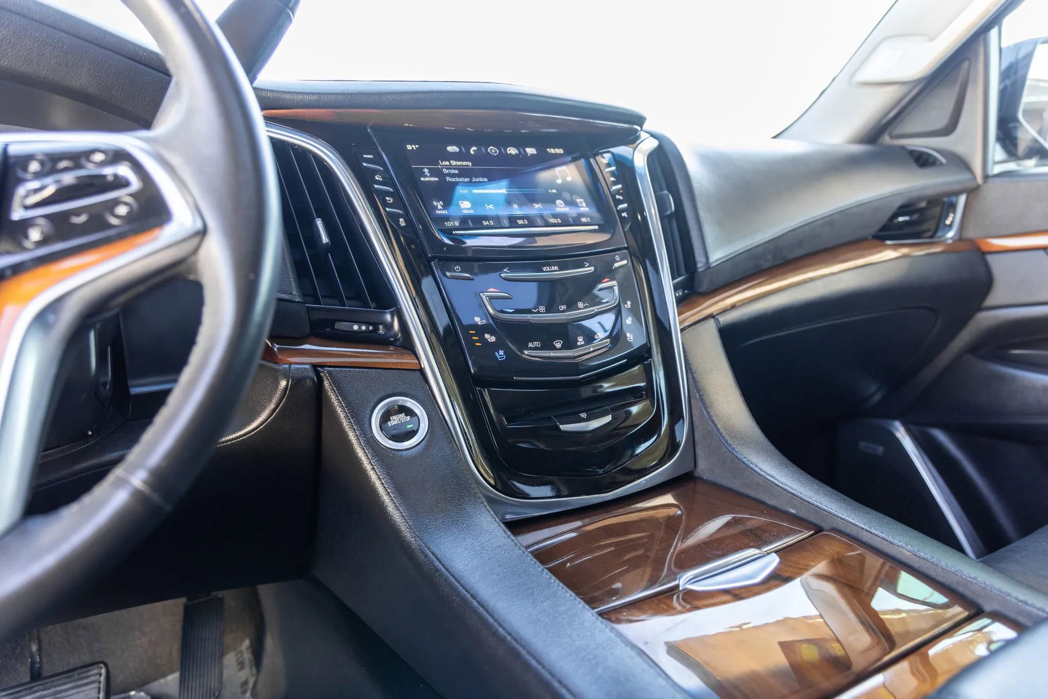 Used 2017 Cadillac Escalade Luxury image 33