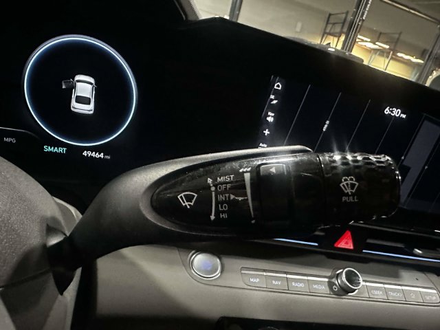 Used 2025 Hyundai Elantra SEL FWD image 34
