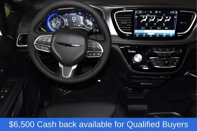 New 2026 Chrysler Pacifica Select AWD/4WD image 17