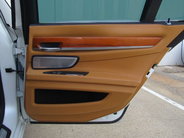 Used 2013 BMW ALPINA B7 xDrive w/ Driver Assistance Pkg AWD/4WD image 25