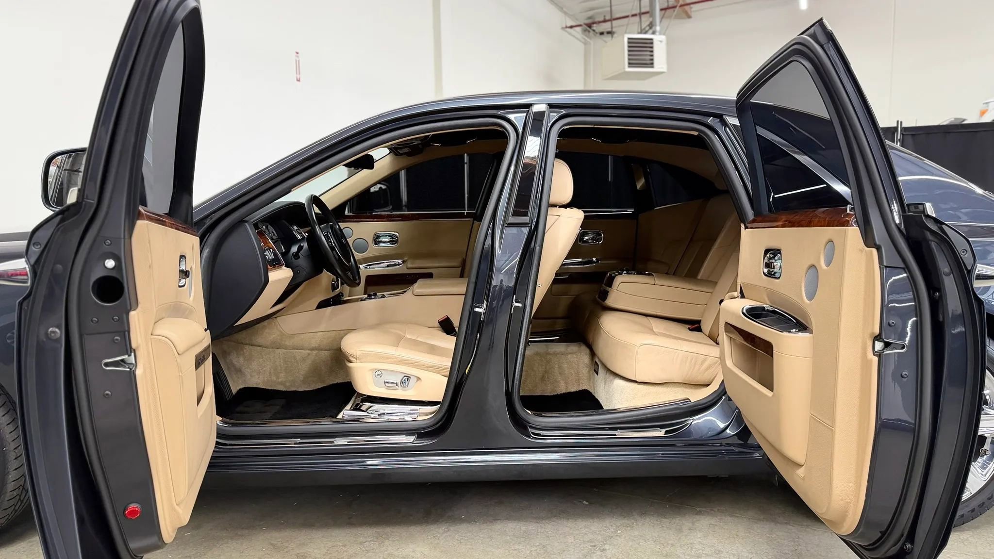 Used 2011 Rolls-Royce Ghost RWD image 15