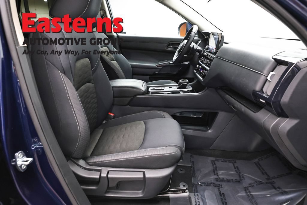Used 2025 Nissan Pathfinder SV FWD image 24